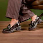 Mocassim Molly Feminino Tratorado Preto com Metal Prata