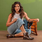 Bota Molly Feminina Melissa com Spike e Fivela Lateral Café