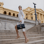 Bolsa com Tampa em Couro Cobra Preto com Alça de Resina Larissa