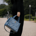 Bolsa em Couro Azul Denim com Bordado Azul Bruna
