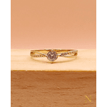 Anel Solitário com zircônias em Ouro 18k