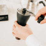 Moedor Manual de Café em Grãos Hario Slim Transparente 24 g