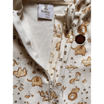 Macacão malha suedine creme safari com capuz Kiko Baby