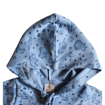 Macacão malha suedine azul safari com capuz Kiko Baby