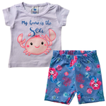Conjunto bebê blusa branca e short ciclista azul fundo do mar