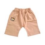 Conjunto Camisa Rosa Coroas e Bermuda Bege