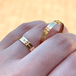 Par de Alianças Retas com Friso e 1 Diamante em Ouro 10K - 3,5mm