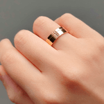 Par de Alianças com 3 Diamantes em Ouro 18K