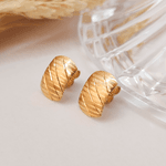 Brinco Chapa Diagonais Lisas e Acetinadas em Ouro 18K
