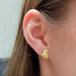 Brinco Chapa Diagonais Lisas e Acetinadas em Ouro 18K