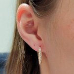 Brinco Argola Oval em Ouro 18K com Zircônias