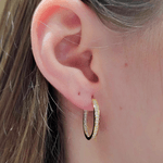 Brinco Argola Oval em Ouro 18K com Zircônias