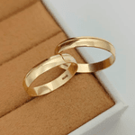 Par de Alianças Tradicional com Friso Lateral em Ouro 10K