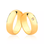 Par de Alianças Tradicional em Ouro 18K com Diamante
