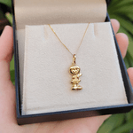 Pingente Menino com Boné em Ouro 18k