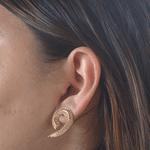 Brinco Espiral Cravejada Banho de Ouro 18K