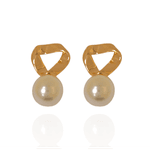 Brinco Orgânico com Pérola Banho de Ouro 18K