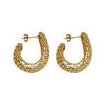Brinco Meia Argola com Detalhes Vazados Banho de Ouro 18K