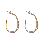 Brinco Meia Argola Oval com Zircônias Carrê Banho de Ouro 18K