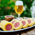 Provolone Recheado com Salame – A Versatilidade Gourmet do Queijo Defumado