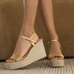 Anabela Maitê Dourada em Couro