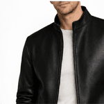 JAQUETA DE COURO PRETO CLÁSSICA GOLA PADRE RHOUKER