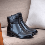 Bota Feminina Franshoes Melissa Cano Curto com Detalhes Metálicos Preto