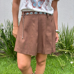 Shorts Saia Feminino Pregas - Marrom