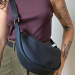 Bolsa Meia Lua Gorgurão – estilo e conforto em uma só peça