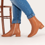 BOTA FEMININA CANO CURTO EM VERNIZ MOLHADO 159032-WHISKY