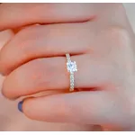 Anel Solitário em Prata Com Pedras de Zircônia