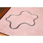 Gargantilha Luxo Riviera Corações Fecho Joia em Banho de Ródio Branco.