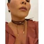 CORDÃO COURO BOHO CARAMELO CANUTILHO BANHADO A OURO 