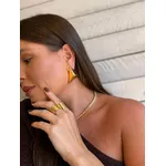 BRINCO FRONTAL TRIANGULAR BANHADO A OURO 