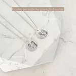 Colar Medalha M Personalizada Folheado em Prata 925