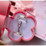 PAR DE ALIANÇAS 4’MM FOSCA COM FRISO NO MEIO - COM ANEL SOLITÁRIO LOVE ROSA BEBÊ 