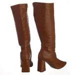 Bota Feminina Cano Longo Salto Triangulo Croco Caramelo 23020