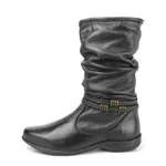 Bota Feminina Rasteira em Couro com Detalhes Enrugados