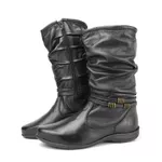 Bota Feminina Rasteira em Couro com Detalhes Enrugados