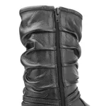 Bota Feminina Rasteira em Couro com Detalhes Enrugados