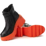 Bota Chelsea Feminina Cano Baixo Tratorado Couro Legitimo Preto Laranja