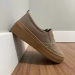 Slip On Charlotte - Camurça Areia 