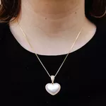 Conjunto Brinco e Colar de Pérolas em formato de Coração Semijoia Banho de Ouro 18K 