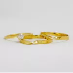 Par de Aliança de Casamento ou Noivado em Ouro + Anel 4 garras Twisted Gold - Combo