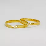 Par de Aliança de Casamento ou Noivado em Ouro + Anel 4 garras Twisted Gold - Combo