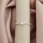Anel com Zirconia Cristal e Aro Cravejado Prata 925