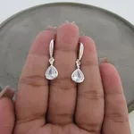 BRINCO ZIRC GOTA CRISTAL PENDURADO E PONTO DE LUZ DE GANCHO CRAVEJADO