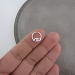 PIERCING ARGOLINHA COM OLHO GREGO VAZADO E 1 ZIRCÔNIA CRISTAL NO CENTRO