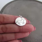 PINGENTE MEDALHA CAVALO GALOPANDO LASER 17MM