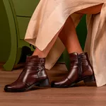 Bota Molly Feminina Melissa Cano Curto com Detalhes Metálicos Café